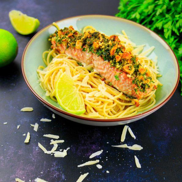 Lachs_mit_nusskruste_auf_limetten_pasta_2
