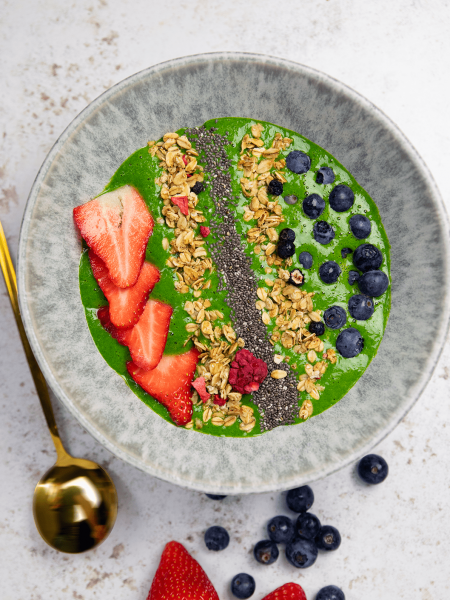 Mit Frische und Power: grüne Smoothie-Bowl