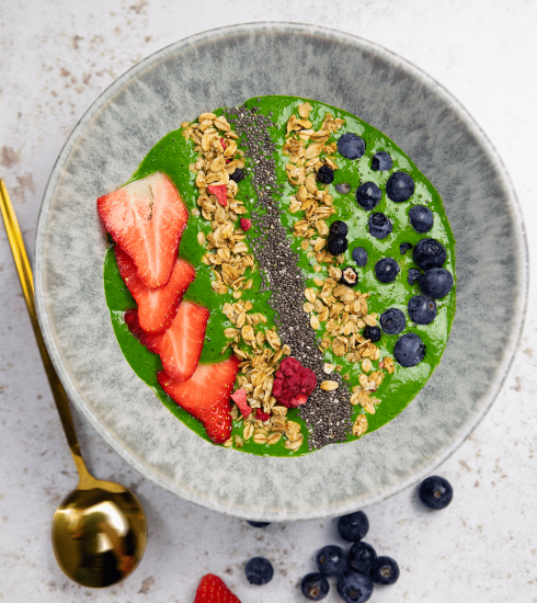 Mit Frische und Power: grüne Smoothie-Bowl