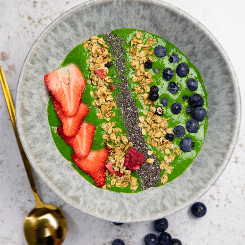 Mit Frische und Power: grüne Smoothie-Bowl