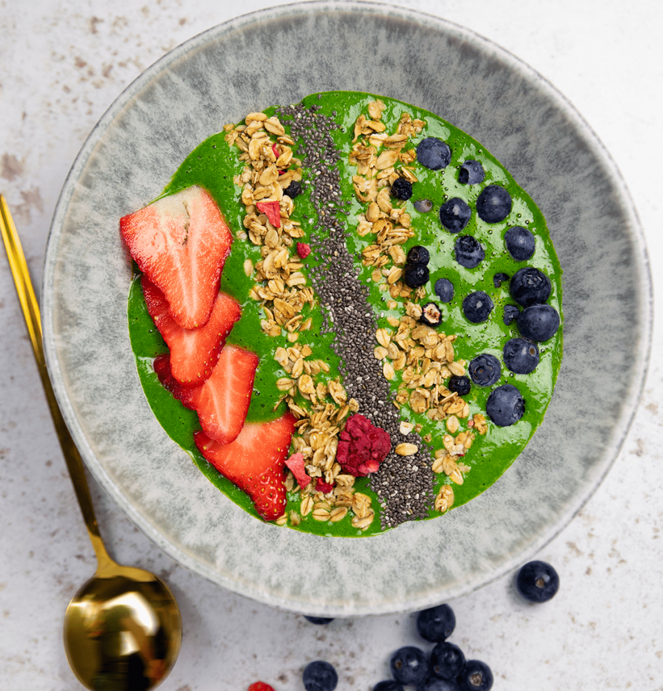Mit Frische und Power: grüne Smoothie-Bowl