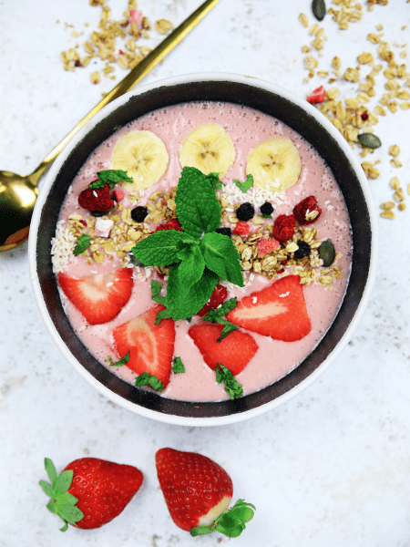 Erfrischend für den Sommer: Erdbeer-Smoothie-Bowl