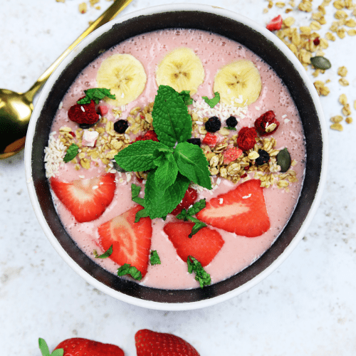 Erfrischend für den Sommer: Erdbeer-Smoothie-Bowl