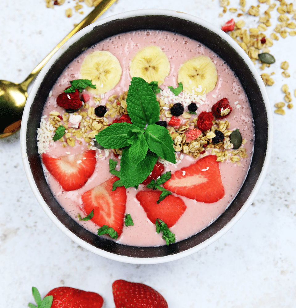 Erfrischend für den Sommer: Erdbeer-Smoothie-Bowl